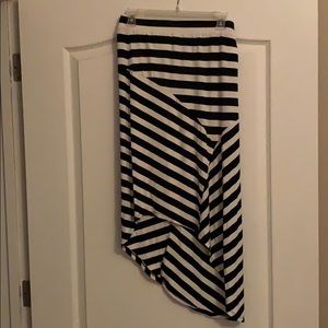 New York and Co skirt. Size XS.